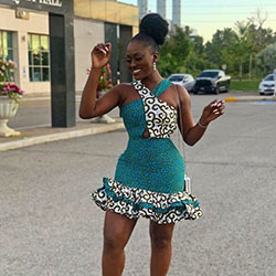 Ideas de atuendos coloridos de moda para niñas africanas: Vestidos Ankara,  Atuendos Ankara,  Trajes Africanos,  Estilos Asoebi,  vestidos coloridos  