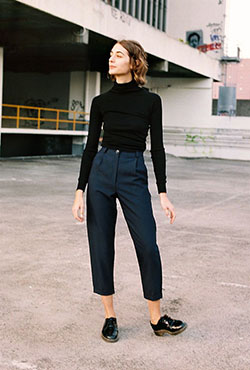 Traje Pinterest cuello alto trajes mujeres, moda minimalista, moda callejera, modelo de moda, desfile de moda, cuello de polo, top corto: top corto,  cuello polo,  Desfile de moda,  modelo,  Traje negro,  Moda minimalista,  Estilo callejero,  Trajes De Pantalón De Pana  