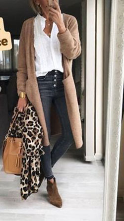 Vestido de color marrón con casual de negocios.: trajes de invierno,  Informal de negocios,  Los Mejores Atuendos,  Estilo callejero,  Traje Marrón,  Conjuntos de cárdigan 2020  