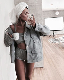 Ideas para vestir color blanco 2020 con abrigo, uniforme, pijama: traje blanco,  Estilo callejero,  Trajes de cuarentena 2020  