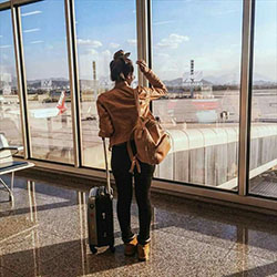 combinación de colores con chaqueta: Ideas para vestir en el aeropuerto  