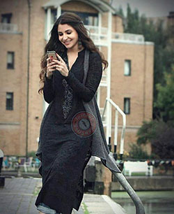 Ae Dil Hai Mushkil Alizeh Atuendos: modelo,  Anushka Sharma,  Ropa formal,  Estilo callejero,  Combinación de jeans y kurti  