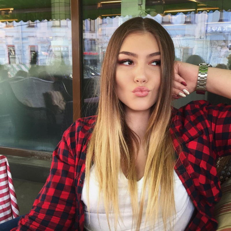 Maryana Naumova Linda foto en pose de puchero: edificio del cuerpo femenino  
