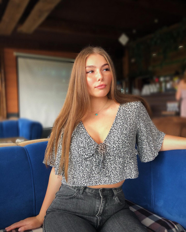 mariana naumova músculo ruso barbie: edificio del cuerpo femenino  