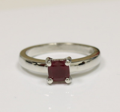 Sleek and Sophisticated Ruby Solitaire Ring (0.64cts): 