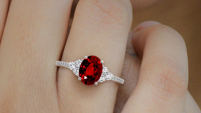 5 Spectacular Designs to Choose for Ruby Engagement Rings: 