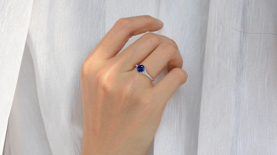 The Right Finger to Wear Blue Sapphire: 
