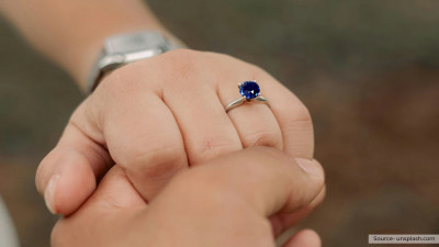 Sapphire Promise Rings for All Budgets: 