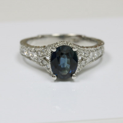 A Touch of Royalty: Oval Sapphire and Round Diamond Ring (2.98cttw): 