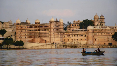 What is the Best Way to Explore Udaipur with family?: 