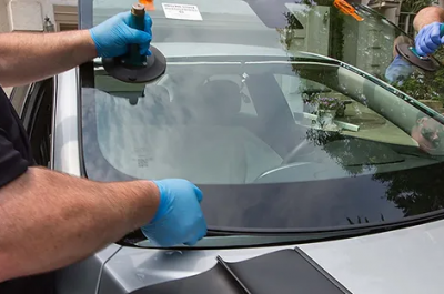 Expert Windshield Repair Near Me – Quick Fixes for Cracks & Chips: 