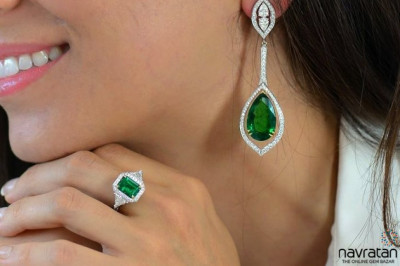 Best Practices for Wearing and Caring for Your Emerald Jewelry: 