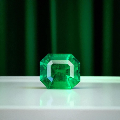 Top Benefits of Emerald (Panna): Healing Properties and Cultural Significance: 