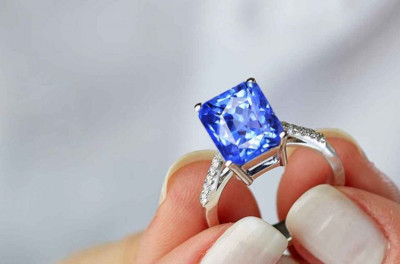 How to Choose the Perfect Blue Sapphire Engagement Ring: 