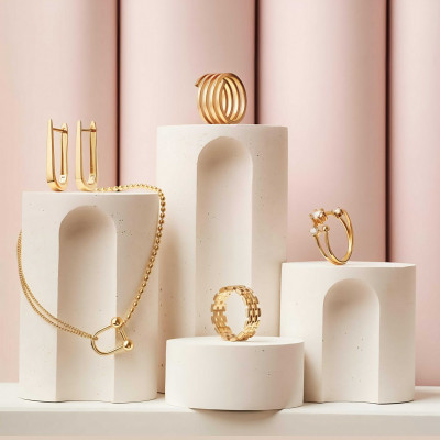 The Best Jewelry Pieces for a Boho Chic Look: 