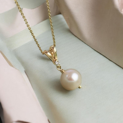 Exquisite Pearl Pendants Every Woman Should Own: 