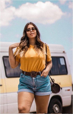Ideas de atuendos de niña gordita con pantalones cortos de mezclilla, pantalones cortos de talla grande, trajes de playa, trajes de playa informales: traje de talla grande  