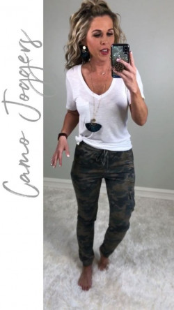 Vestido de color con pantalones cargo, pantalones, ropa formal de primavera.: 