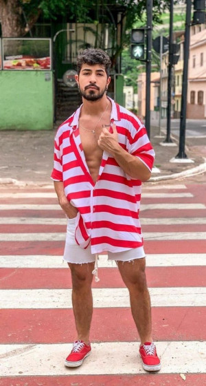 Outfit inspiration gay fashion trends 2020 shorts rosa masculino, homem conceitual, men's clothing, queer fashion: 