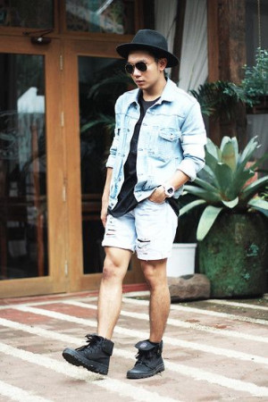 Lookbook fashion with denim shorts: 