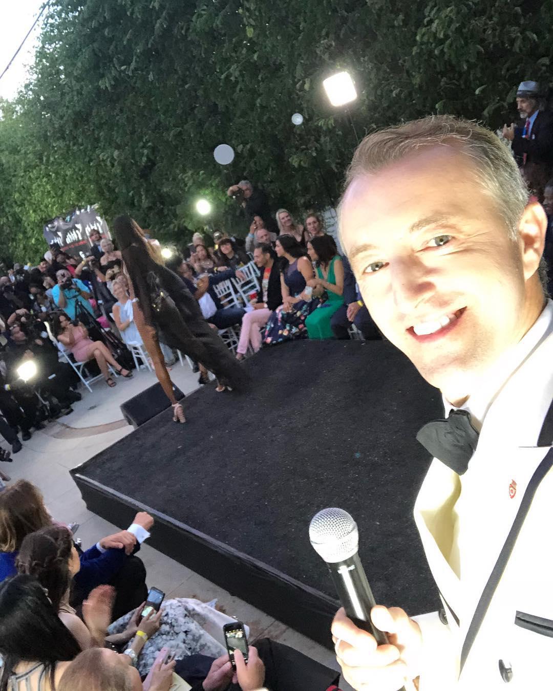 Príncipe Mario-Max Schaumburg-L. en: “¡Presentación de la gala de champán de Al Harris repleta de estrellas en una mansión de Hollywood! El mejor momento de mi vida, S.A. Dr. Prince Mario-Max Schaumburg-Lippe...”