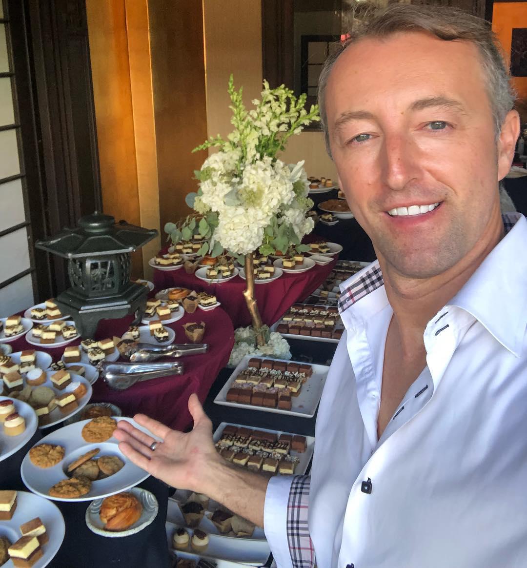 Príncipe Mario-Max Schaumburg-L. en: “Sweet Station en Sunday Brunch en Mountain Palace YAMASHIRO @yamashirola en Hollywood Hills :-) S.S. Dr. Prince Mario-Max…”