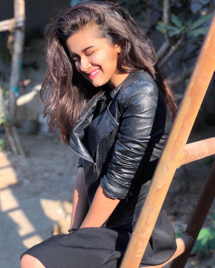 En Avanit Kaurmeri: avneet kaur  