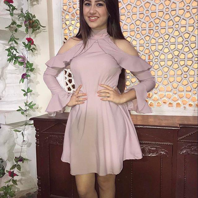 Los adolescentes más adorables visten aditi bhatia, Yeh Hai Mohabbatein: avneet kaur,  aditi bhatia,  Divyanka Tripathi  