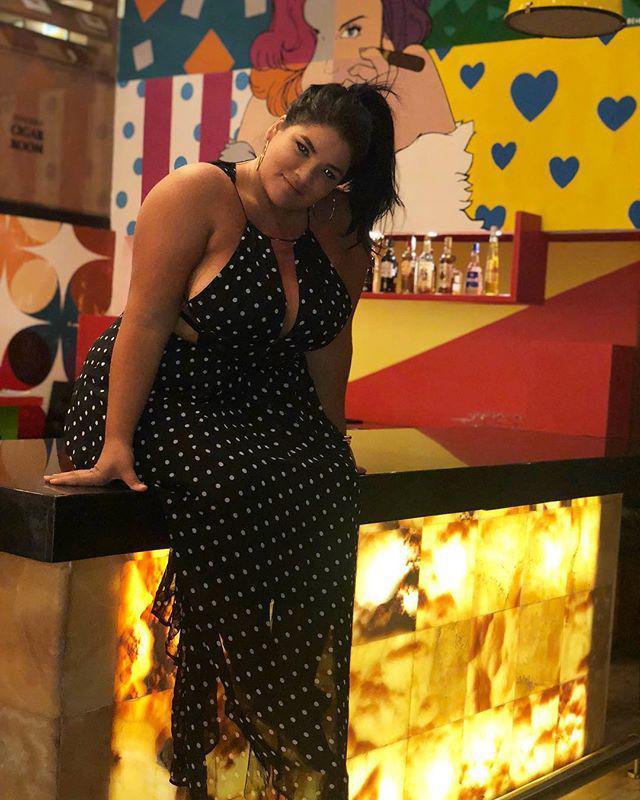 Vestido modelo talla grande de lunares para discotecas.: Modelo de talla grande,  Chicas Calientes  