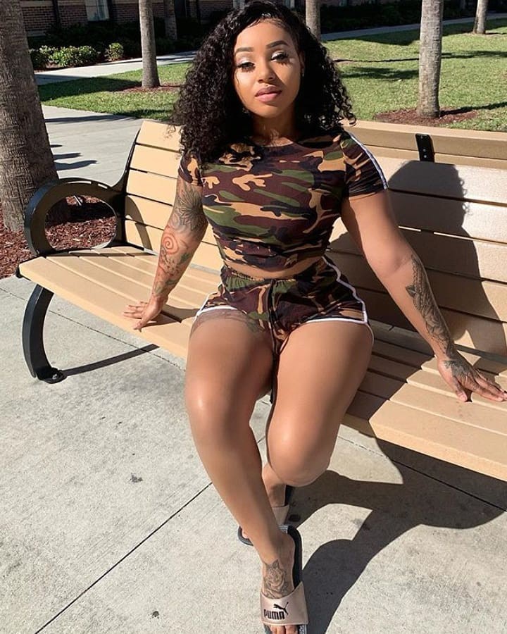 Black Girl Pierna humana, pie de foto: Chicas Calientes,  adolescente con curvas  