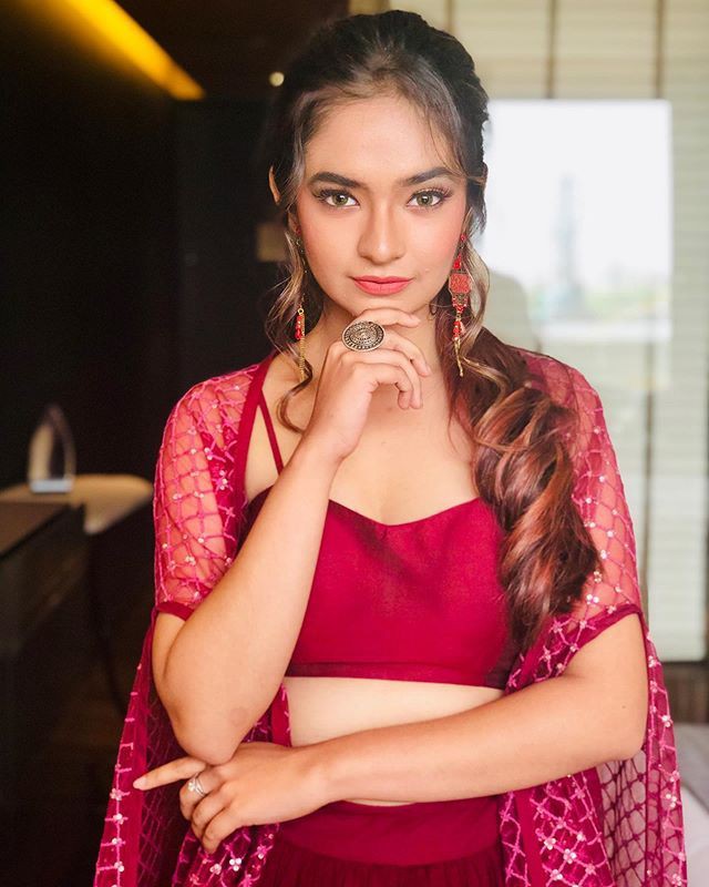 Anushka Sen fotos lindas en traje tradicional: Programa de televisión,  Anushka Sen.  