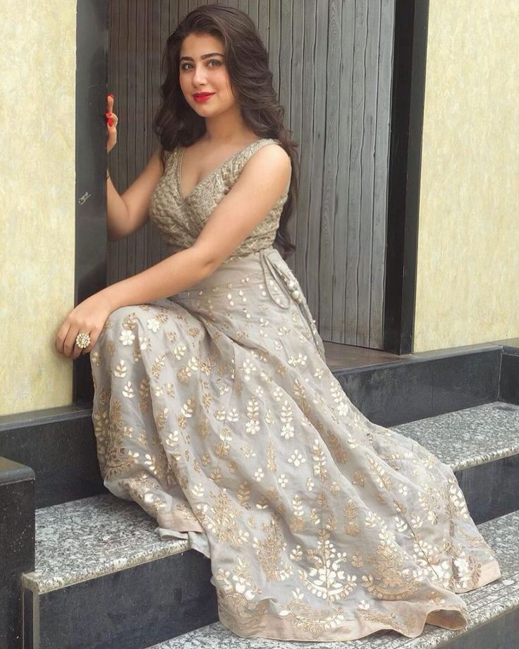 Aditi Bhatia en el set de Yeh Hai Mohabbatein: Programa de televisión,  aditi bhatia,  Divyanka Tripathi,  Krishna Mukherjee  