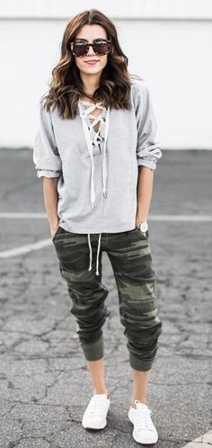 Conjunto casual de pantalones jogger, Ropa casual: Atuendos Informales,  Atuendos Para Correr  