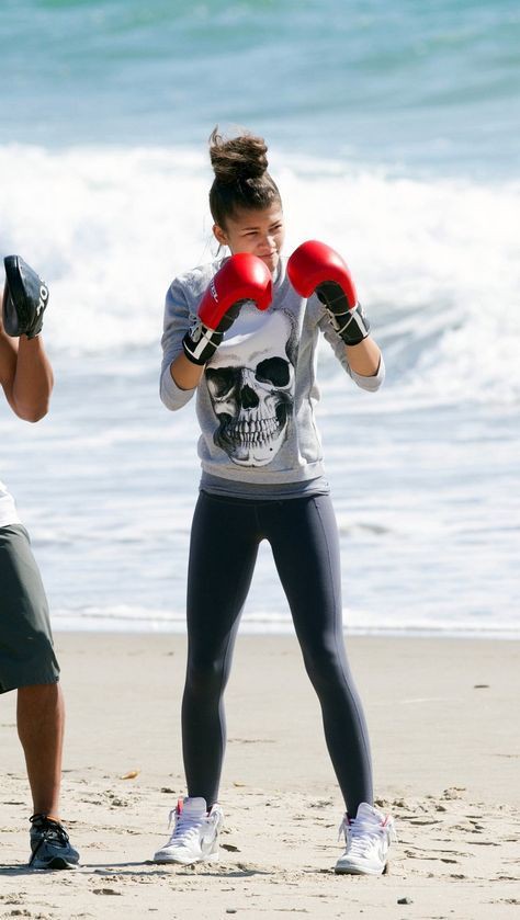 Descubre las últimas ideas para zendaya body workout, Cuerpo humano: Traje de marimacho  