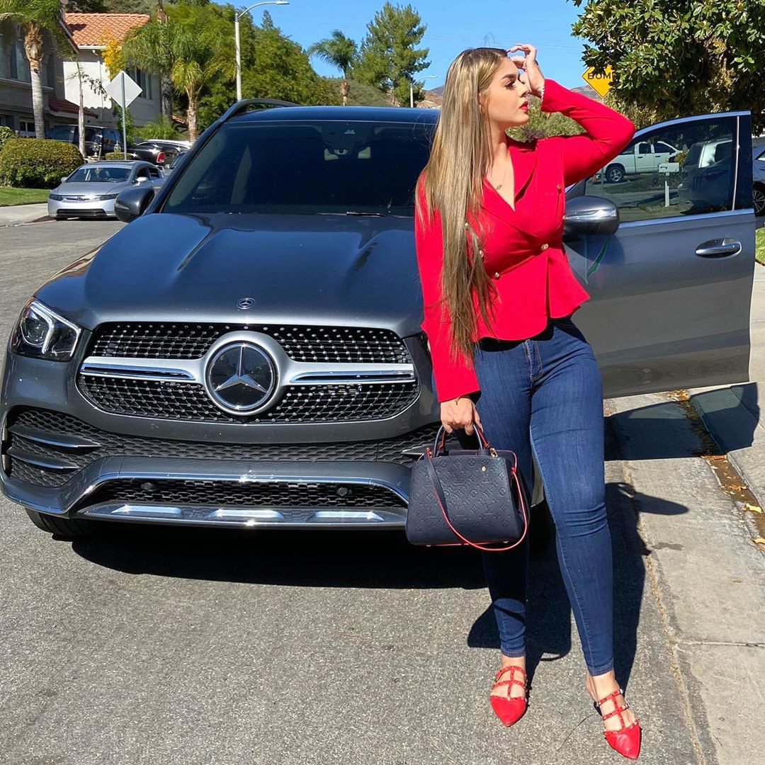 Graciela Montes Model, Sport utility vehicle, Car tires: vehículo de lujo  
