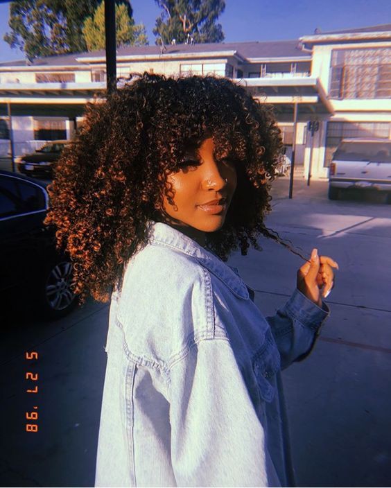 Hermosas mujeres negras, método Curly Girl, cabello negro: Pelo largo,  Ideas para teñir el cabello,  trenzas de caja,  Mujeres negras,  pelo negro  