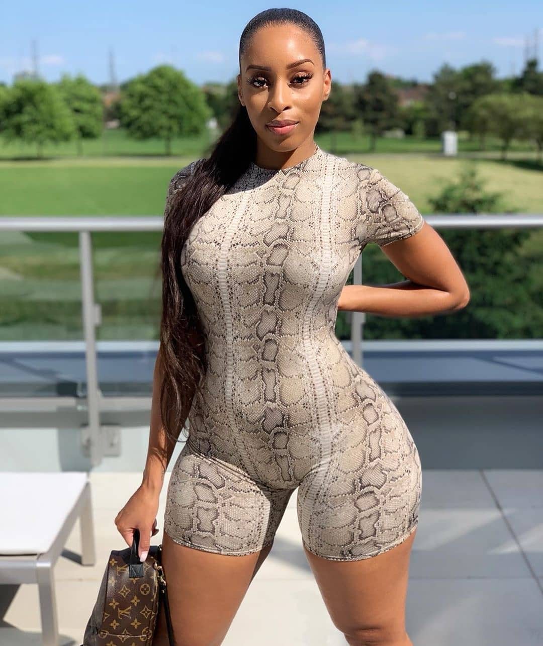 Lovely outfit ideas nekisha taneil, Full Back Support: Chicas Calientes  