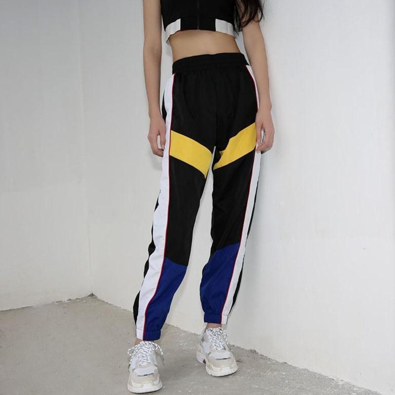 Pantalón cargo streetwear outfit mujer: pantalones bombachos,  Pantalones capri,  Accesorio de moda,  Estilo callejero,  Atuendos Informales,  Atuendos Para Correr  