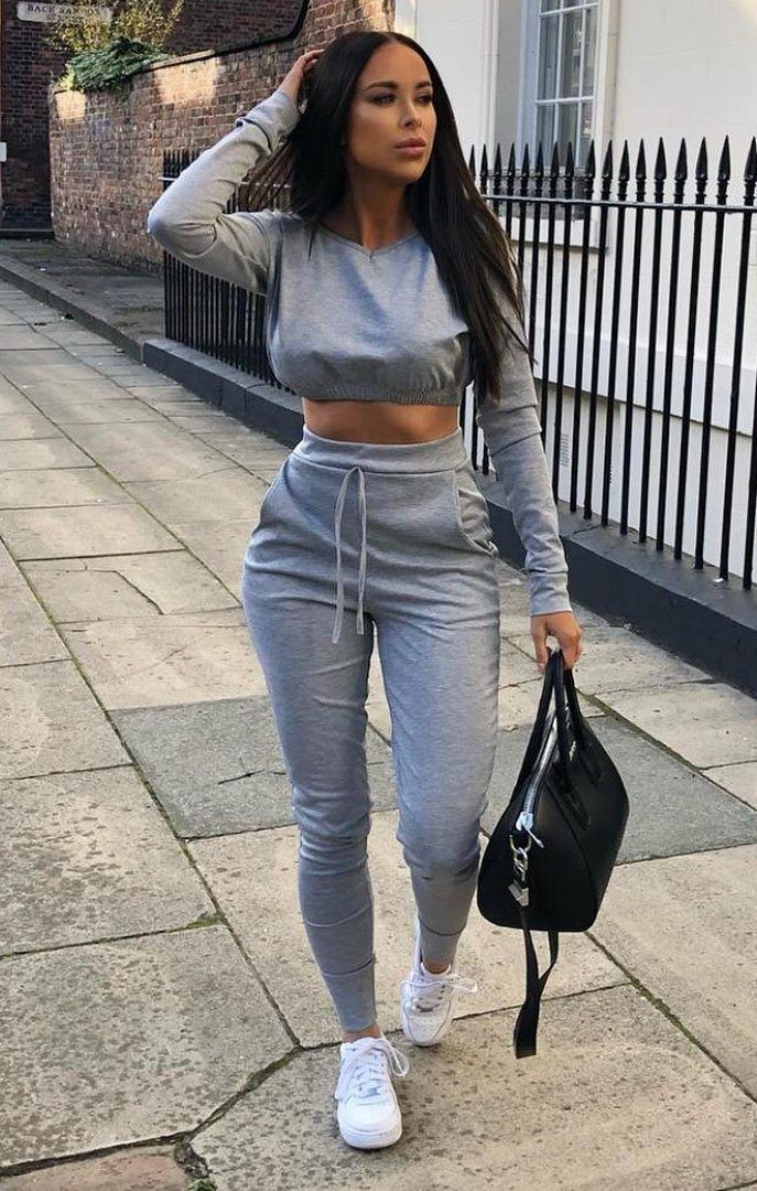 Impresionantes diseños para outfit inspo, Crop top: top corto,  camisas,  Trajes De Legging  