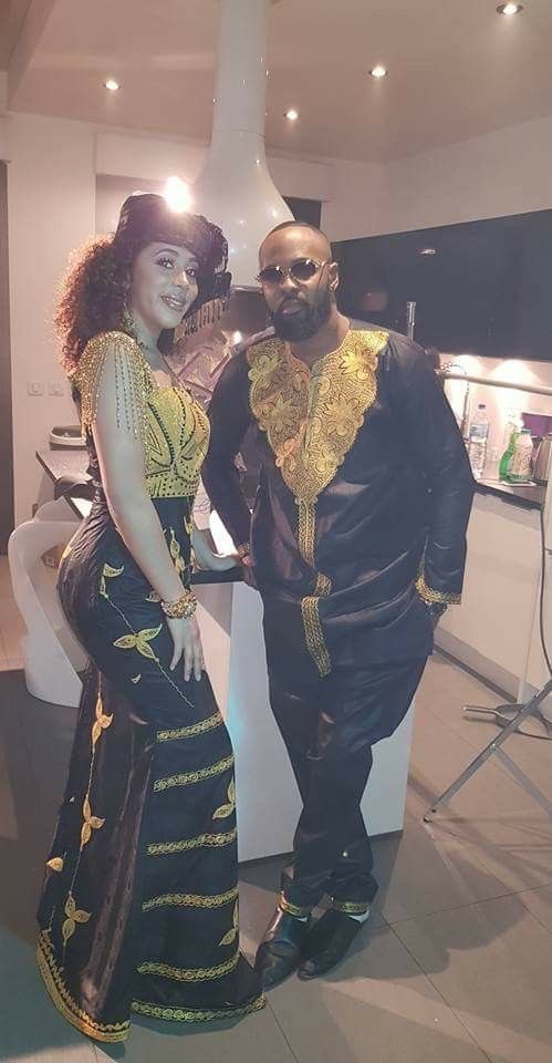 Ideas de moda de pareja africana, vestido africano, Bazin (textil): vestidos africanos,  Corbata de moño,  traje folklórico,  Trajes de pareja a juego  