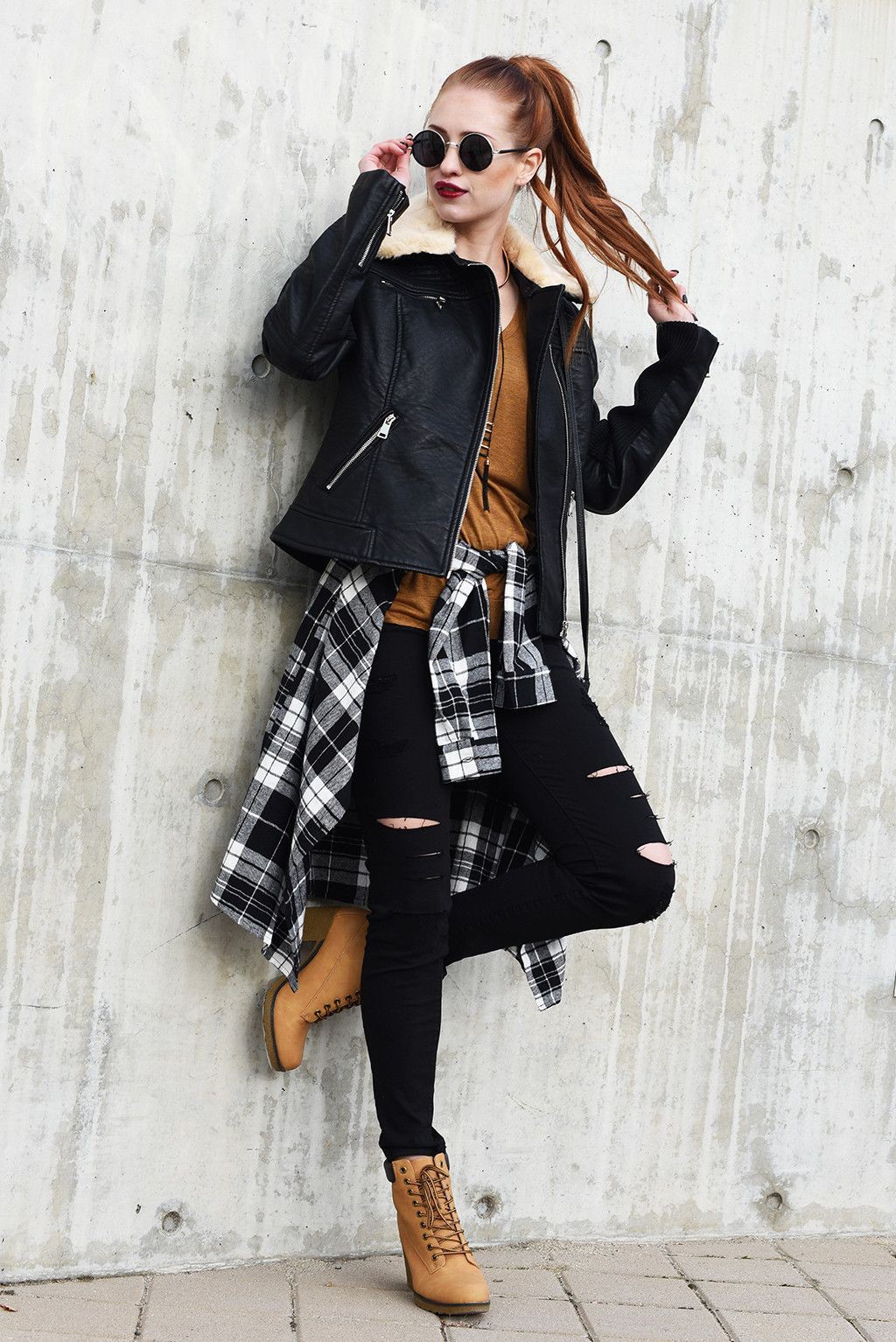 Chaqueta de cuero, Zapato de tacón: Zapato de tacón alto,  Chaqueta de cuero,  Estilo callejero,  Traje de marimacho  