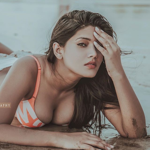 Fotos de la playa caliente de Amanda Sharma: modelo,  Sesión de fotos,  amanda sharma  