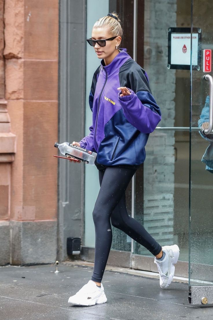 Hailey Rhode Bieber, semana de la moda: Semana de la Moda,  Uniforme escolar,  Traje de marimacho  