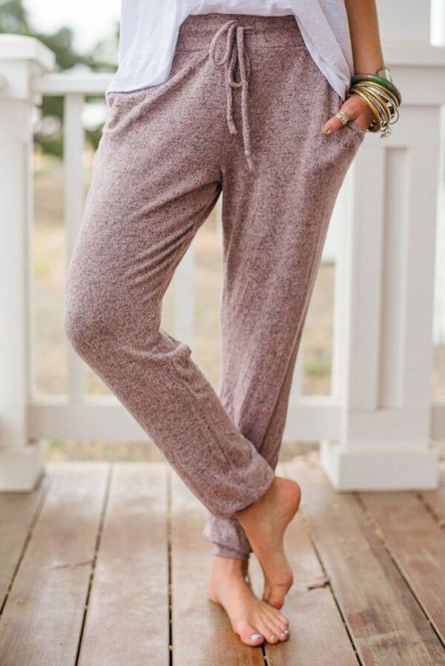 Pantalones jogger suaves perfectos y elegantes, botas de moda.: Atuendos Con Botas,  Atuendos Para Correr  