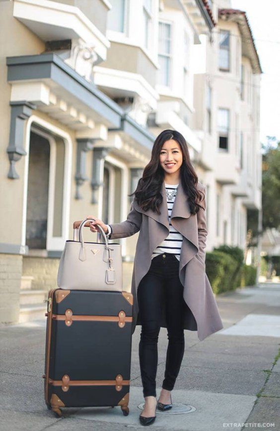 Cómo lucir bien al viajar: 18 ideas de atuendos | Ideas de atuendos para citas: Ideas de atuendos,  Atuendos Informales,  Primera fecha,  Trajes de viaje  