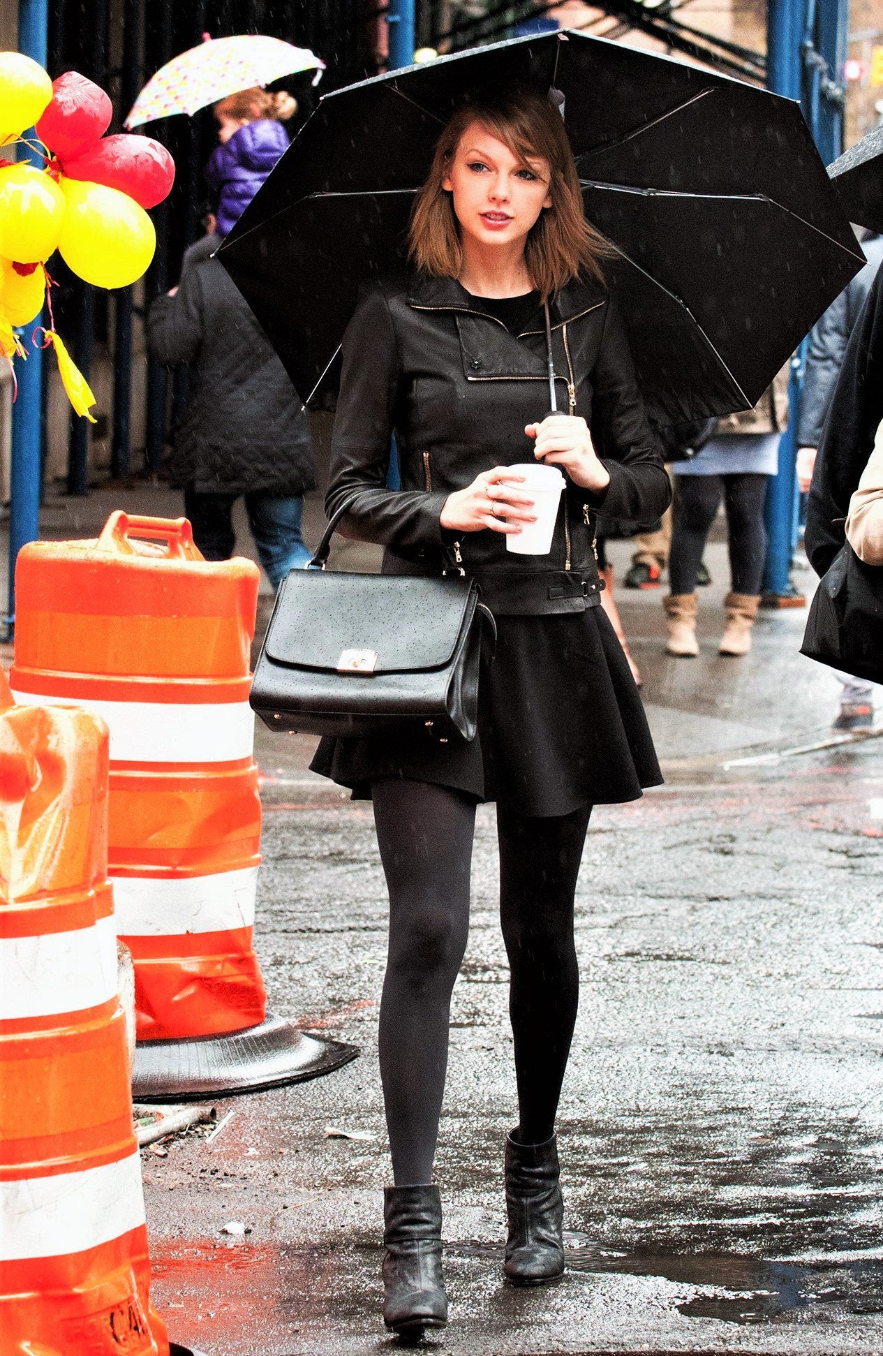 Estoy tomando fotos en mi mente para poder guardarlas para un día lluvioso Taylor Swift: cuerpo mejor figura del mundo,  traje de taylor swift,  Taylor Swift,  caliente taylor swift,  Peinado Taylor Swift  