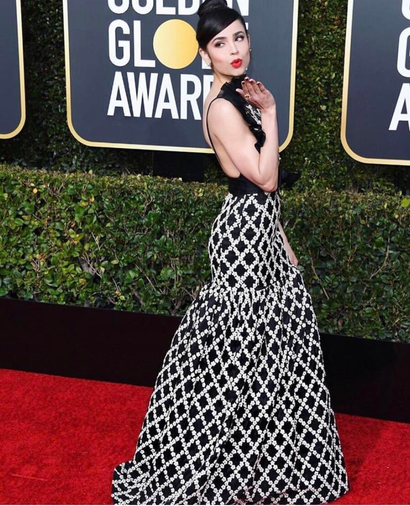 Moda de alfombra roja de Sofia Carson: MODA,  Atuendos De Celebridades,  Función de premios de Hollywood,  vestidos de celebridades,  vestidos de alfombra roja,  Alfombra roja Fotos  