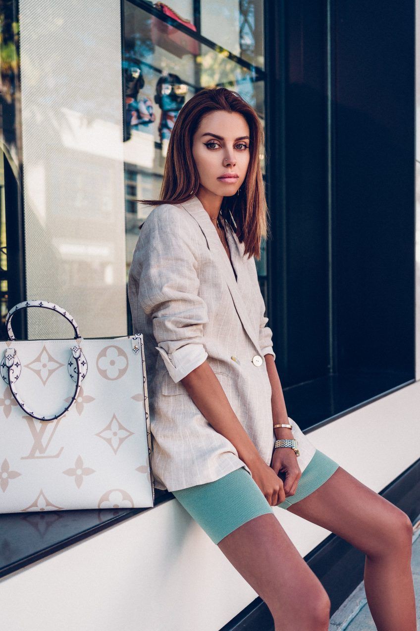Un espléndido look lv onthego outfit, Louis Vuitton: trajes de verano,  louis vuitton,  Estilo callejero  