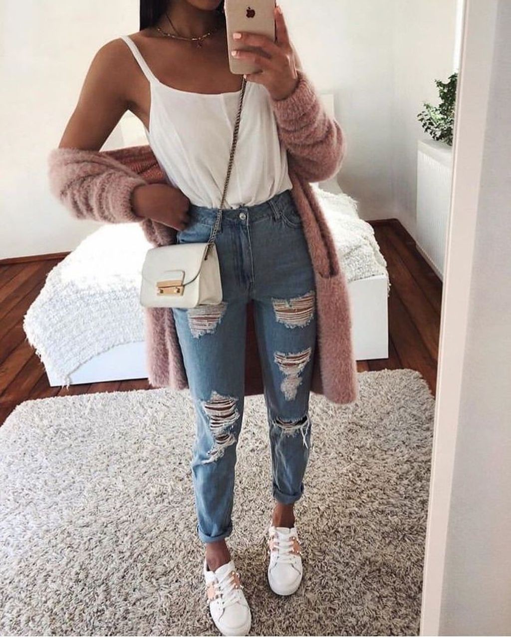 Looks con cárdigan y pantalones cortos: Camisa sin mangas,  Atuendos Informales,  Trajes escolares 2020  