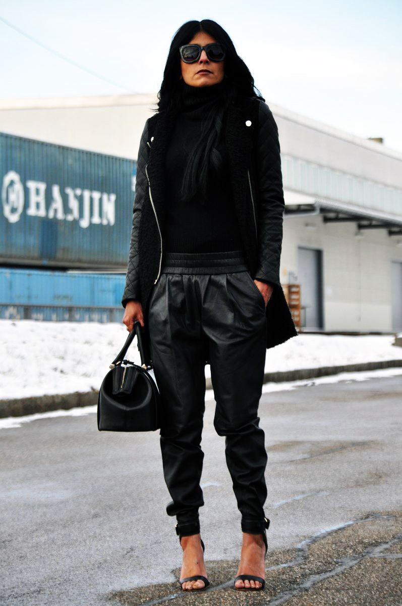 Pantalón ancho de cuero negro: Atuendos Para Correr  